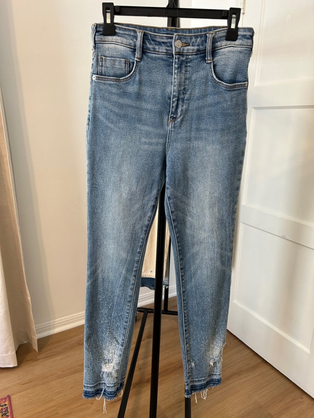 Pilcro The Cigarette Skinny Jean. Size 29. 28” inseam with stretch.